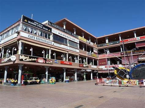 Gay bars in Jumbo Centre for older men